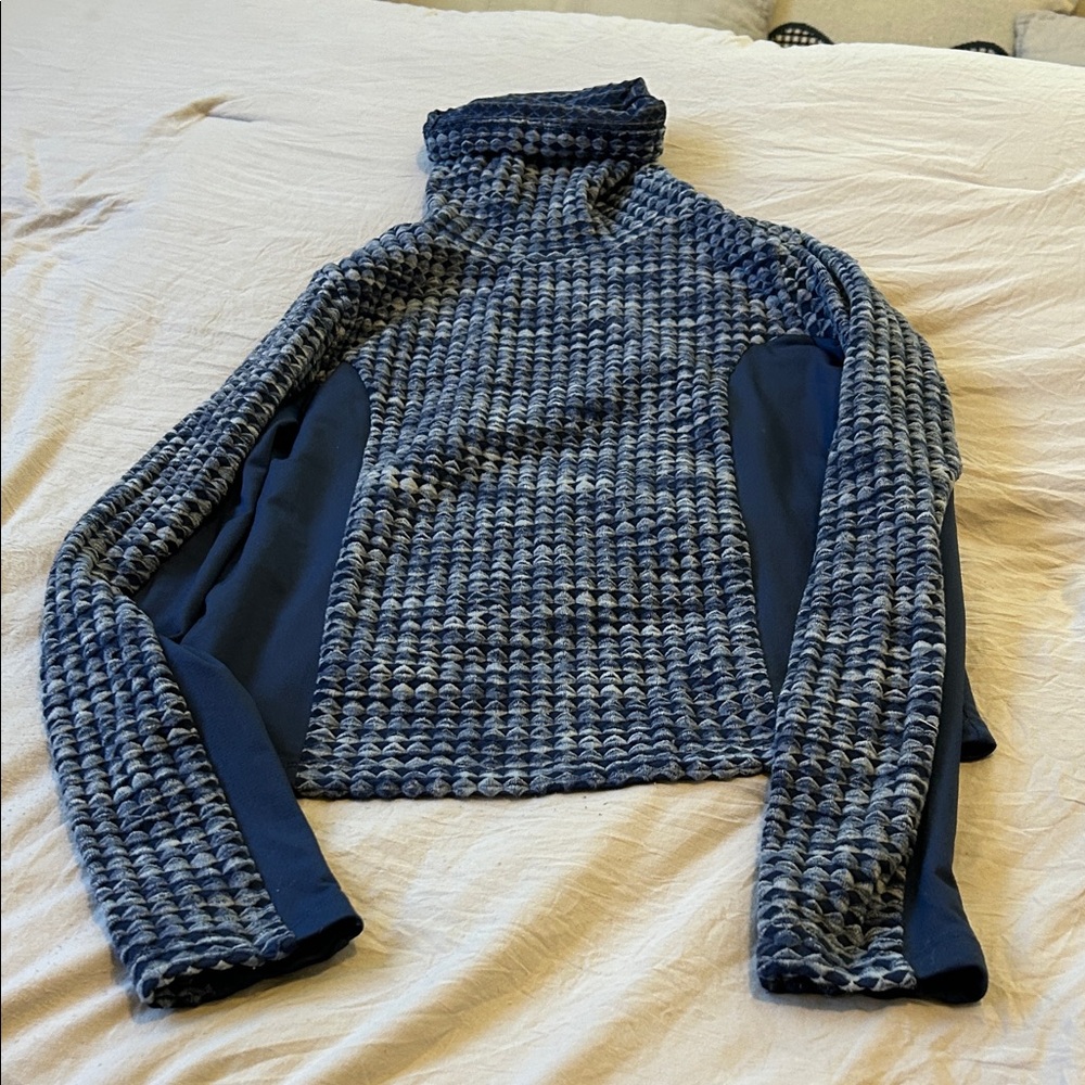Nike very warm athletic top